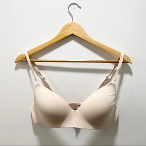 Victoria’s Secret lightly lined wireless bra 36C